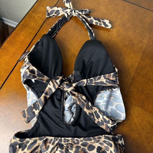 Bar III NWT size XS cheetah print cut out one piece swimsuit ruched bottom - Picture 8 of 12